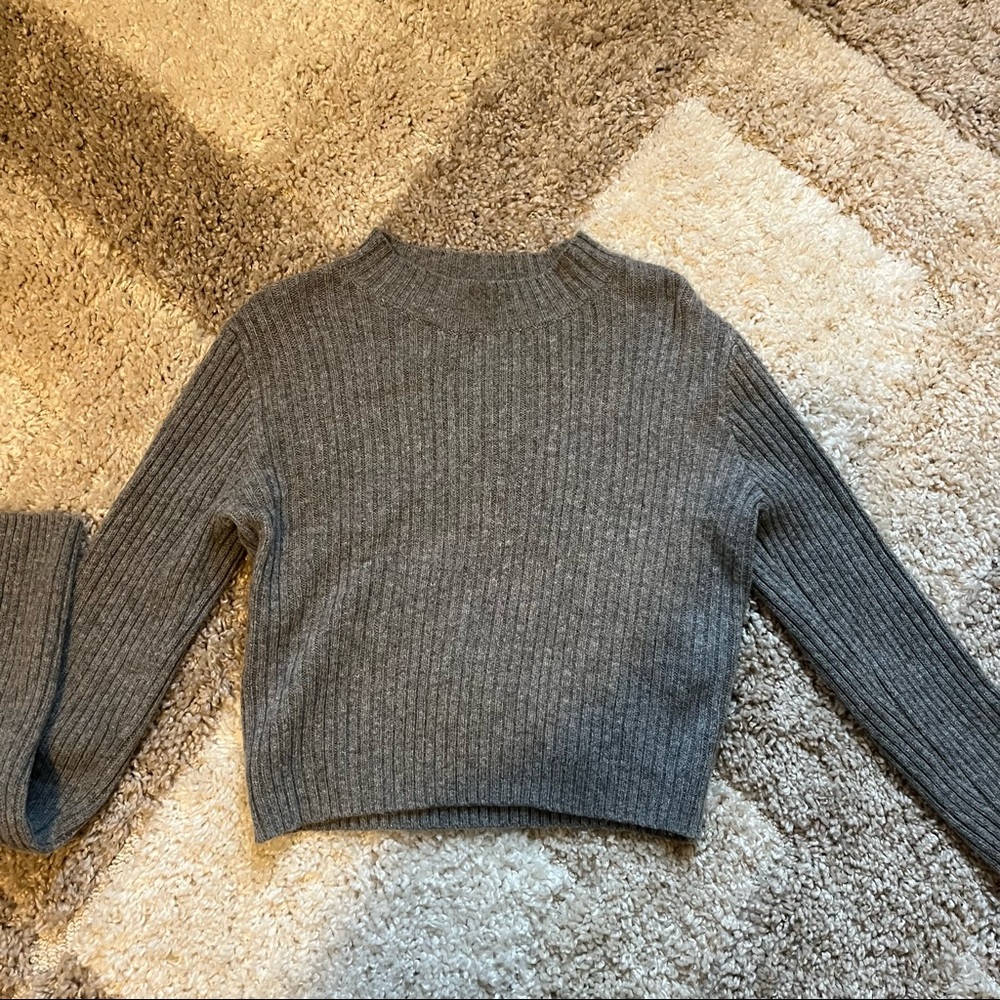 Brandy Melville cropped sweater